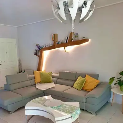 Modern 2BR city flat 10min from the beach