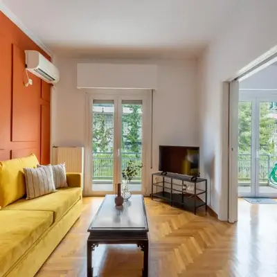 Spacious High-Ceiling 2-Bedroom by Acropolis Museum