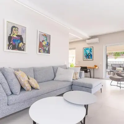 Sunny & Luxurious Penthouse with Terrace