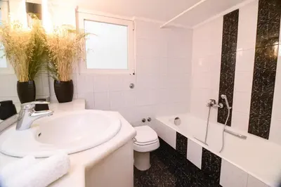 a bathroom with a sink and a tub and a toilet at Φωτεινό κομψό & άνετο διαμέρισμα κοντά στο κέντρο! in Athens