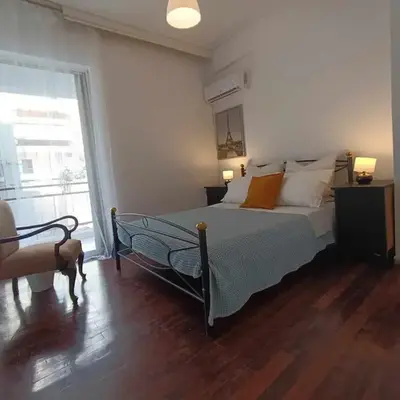Apartment by the Sepolia metro