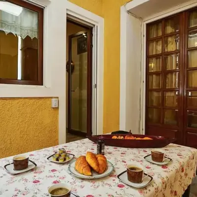 Spacious central apartment wh free parking spaces