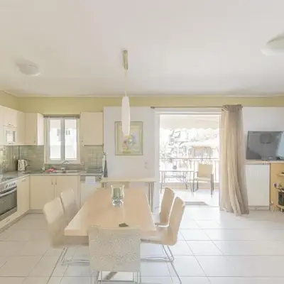 Family Sunny 2 bedroom near center 50m busstop