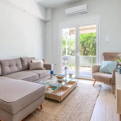 Cozy 2BD Beachfront Escape In The Heart Of Glyfada