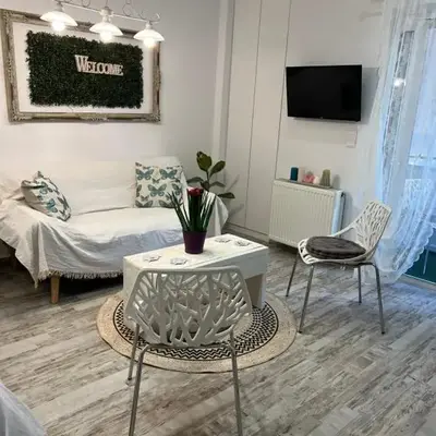 Selenity studio(close to two metro stations)