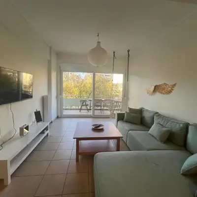 Spacious 3bdr apart w/balcony-5 mins to acropolis