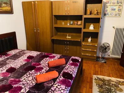 a bedroom with a bed with flowers on it at House Mario’s airport 2 in Spáta