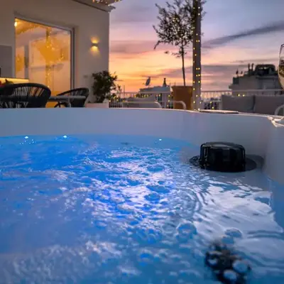 Rooftops of Athens - Areos Studio Jacuzzi & View