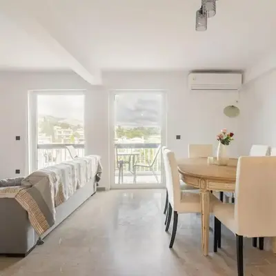 VARKIZA APARTMENT