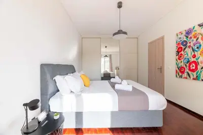 a bedroom with a large bed in a room at The HostMaster Beachside Retreat in Vari