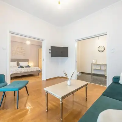 Golden Comfort With Courtyard By Greece Apartments