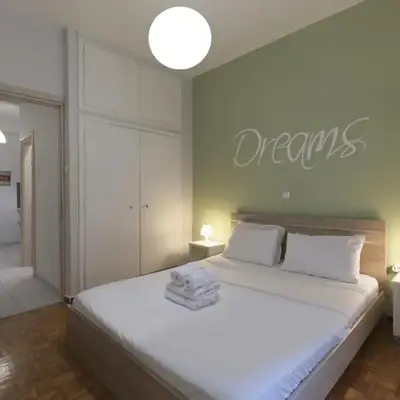 Cozy Athenian One BD