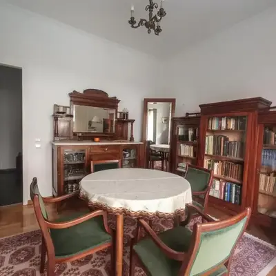 3-Generations Athenian home