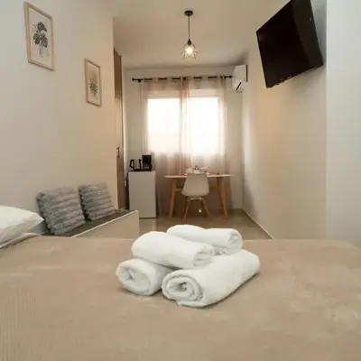 Anesis Airport Rooms 408