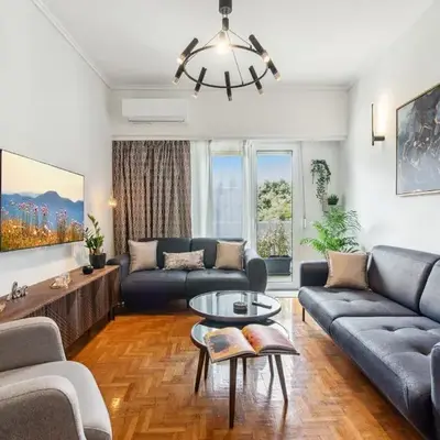 Two-Bedroom Apartment in Pagrati