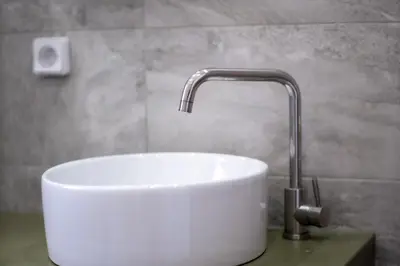 a white sink with a faucet in a bathroom at \u8212\u9002\u6f02\u4eae\u7684\u4f11\u95f2\u516c\u5bd3 in Athens