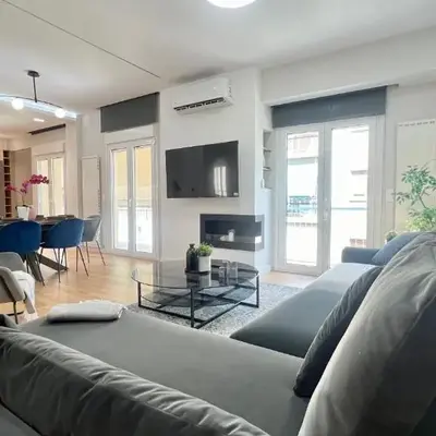 Trion Ierarchon Modern 3 bdr apt in Petralona