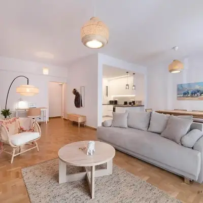 Free-Spirit Large Boho Apartment with Free-Parking