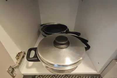 a pot and pans sitting on top of a stove at \u8ff7\u4eba\u82b1\u56ed\u516c\u5bd3 Charming Garden in Athens