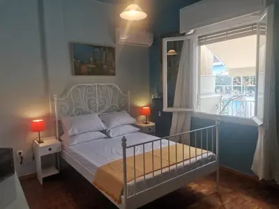 a bedroom with a bed and a window at Υπέροχο διαμερίσμα στο κέντρο της Αθήνας in Athens