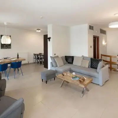 Holiday Maisonette in Varkiza by GHH
