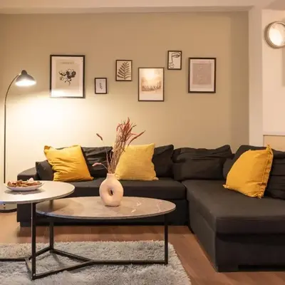 Vibrant apartment next to Acropolis