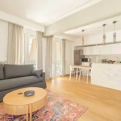 Bright & Airy 2BD Apt Close To National Garden