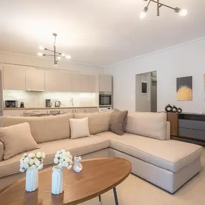 Chic 2BR Apartment with Balcony