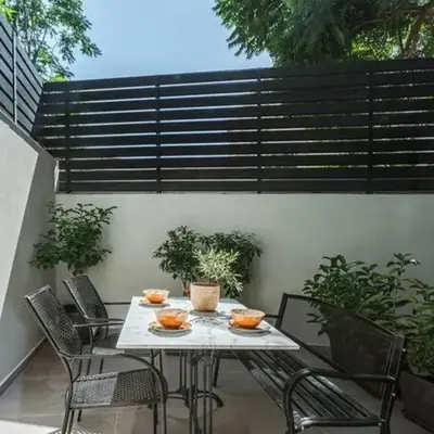 The Meta Stay - Backyard Oasis with Rooftop Access