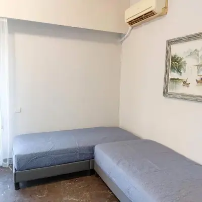 Γωνιακό φωτεινό δωμάτιο