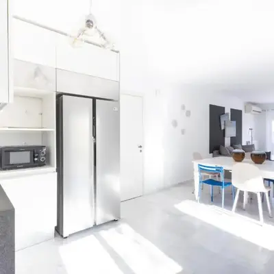 Elegant Coastal Haven Fully Renovated 3-Bedroom Apartment