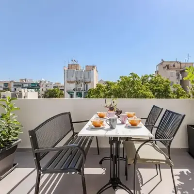 The Meta Stay -Rooftop Access Sunny 2bdr Apartment