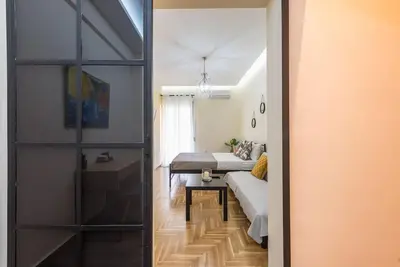 a room with a bed and a room with a bed sidx sidx sidx at Cozy home near Stavros Niarchos in Athens