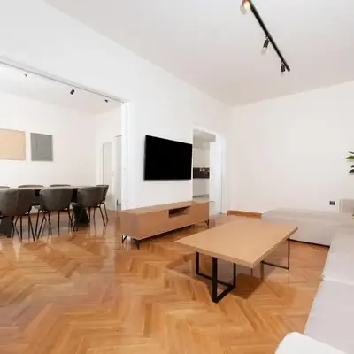 Kolonaki Elegant Apartment with Balcony
