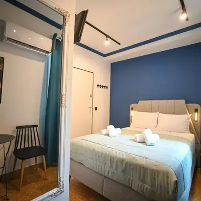 Ermou Suite by Zeussuites