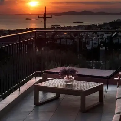 Thenia's Bellevue apartment