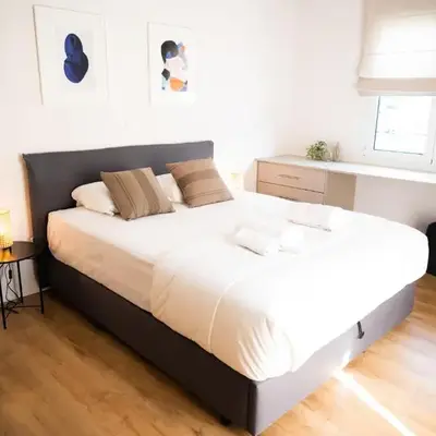 Urban Comfort 2 bdrm next to Metro