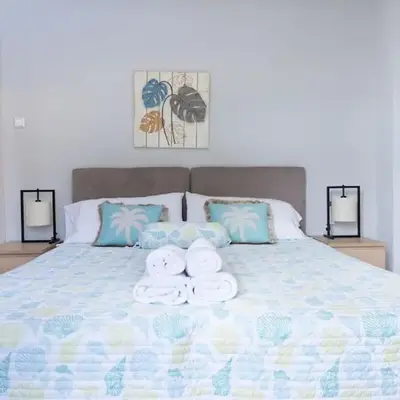 Renovated fully equipped 2 Bedroom cozy Apartment near the sea