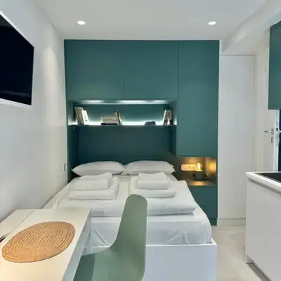 Microhome in Philopappos Hill