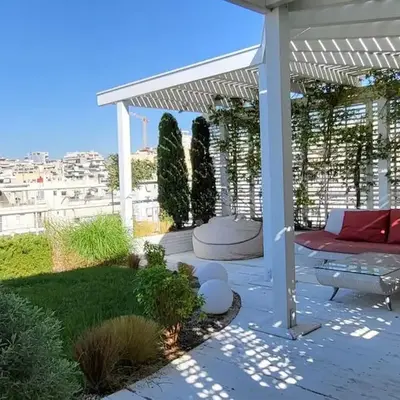 Spacious top flat with panoramic rooftop