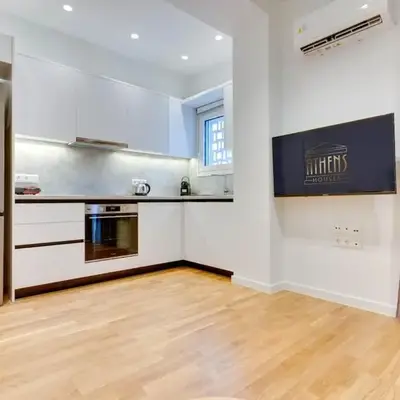 Elegant flat 5 walk to metro panormou