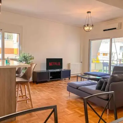 Light & Spacious Apartment near Glyfada Center