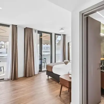 Limehome Piraeus Olive