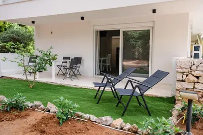 Gallery image of Aspa Luxury Garden Apartment in Vouliagmeni Center in Athens