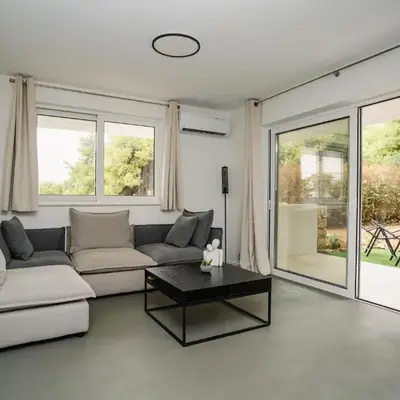 Aspa Luxury Garden Apartment in Vouliagmeni Center