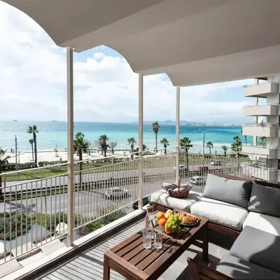 Zeus3 Beach Front Appartment