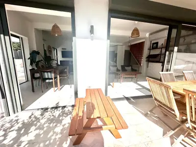 a wooden bench sitting in the middle of a living room at Luxury 6 bedroom 4 bathroom villa with pool in Vari