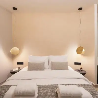 Cozy & Chic Stay with Patio Near Metro Station