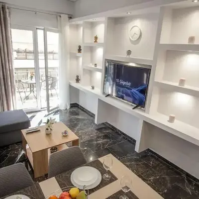 Newly Renovated 2-Bedroom Condo In Athens !