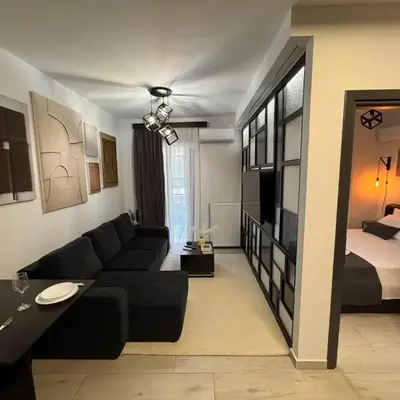 Modern Apartment with Free Parking and 300Mbps Internet